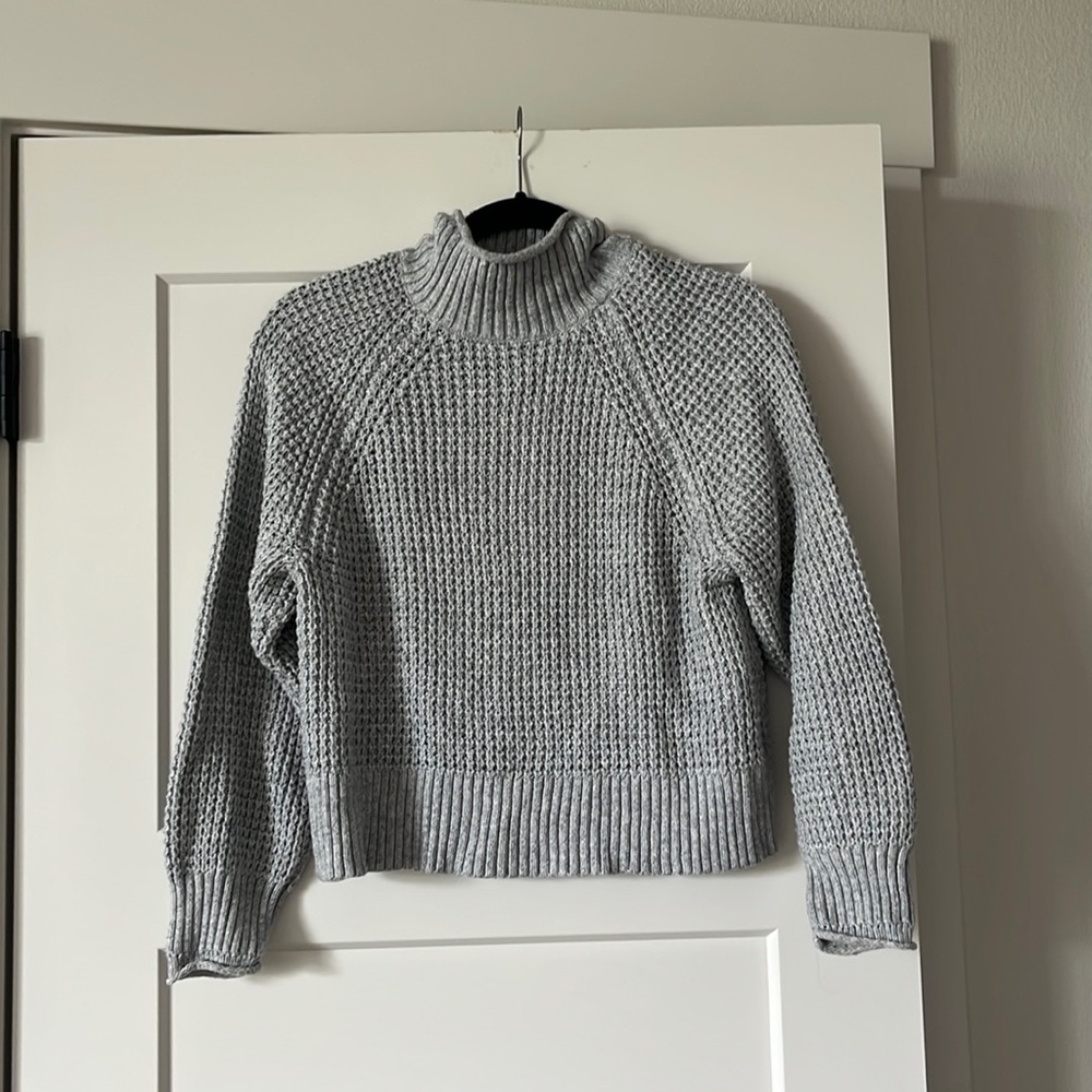 American eagle gray sweater sz xs